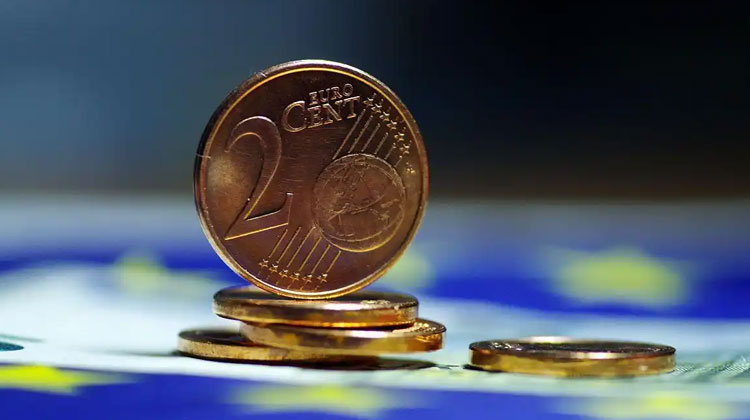 欧元兑美元小幅上涨至接近1.1550,交易员正为美国非农就业数据做准备